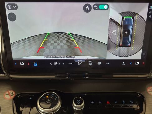 Used 2025 Ford Expedition Platinum image 10