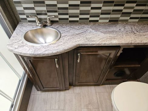 Used 2019 Ford F550 2WD Regular Cab Super Duty w/ XLT Value Package image 43