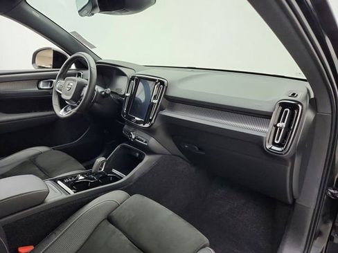 Used 2019 Volvo XC40 T5 R-Design image 13