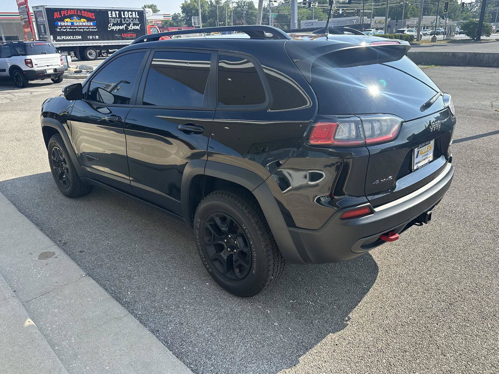 Used 2022 Jeep Cherokee Trailhawk w/ Premium Leather Package AWD/4WD image 7