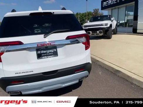 Used 2023 GMC Acadia SLT w/ Preferred Package FWD image 7