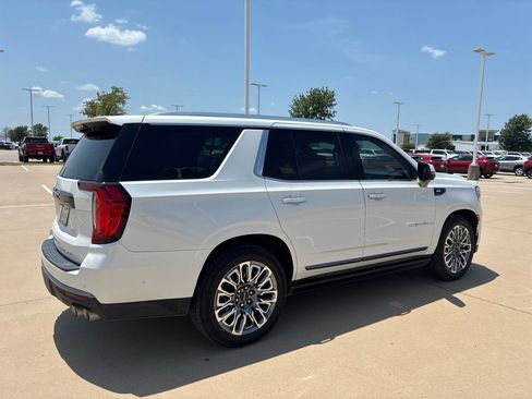 Used 2023 GMC Yukon Denali Ultimate AWD/4WD image 3