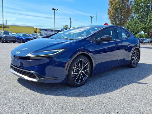 Used 2024 Toyota Prius XLE AWD/4WD image 3