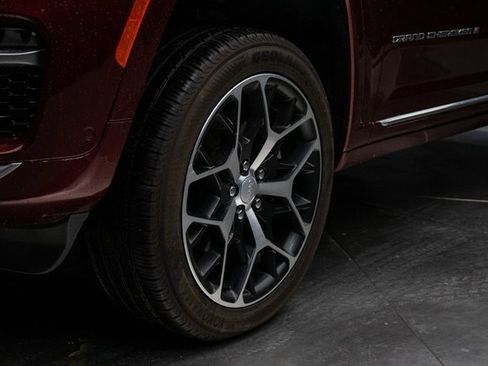 Used 2022 Jeep Grand Cherokee Summit image 7