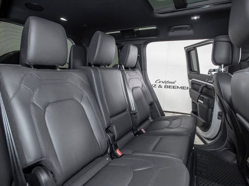 Used 2026 Land Rover Defender 110 X-Dynamic SE AWD/4WD image 19