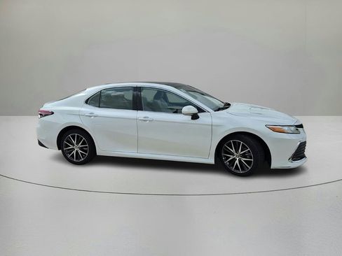 Used 2022 Toyota Camry XLE image 7