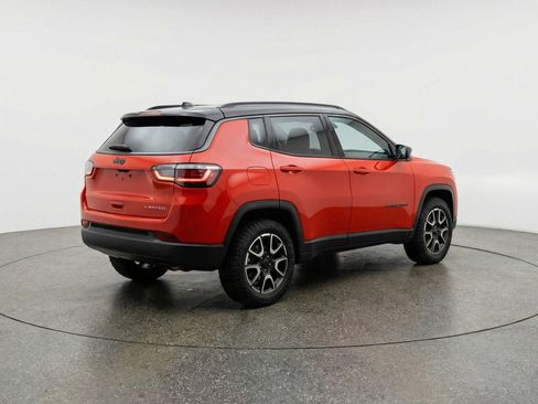 Used 2025 Jeep Compass Trailhawk AWD/4WD image 9