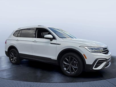 Used 2022 Volkswagen Tiguan SE w/ Panoramic Sunroof Package