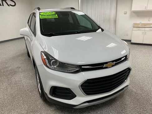 Used 2020 Chevrolet Trax LT w/ LT Convenience Package image 3
