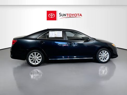 Used 2014 Toyota Camry XLE w/ Leather Package image 2