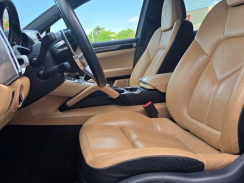 Used 2017 Porsche Cayenne S AWD/4WD image 12