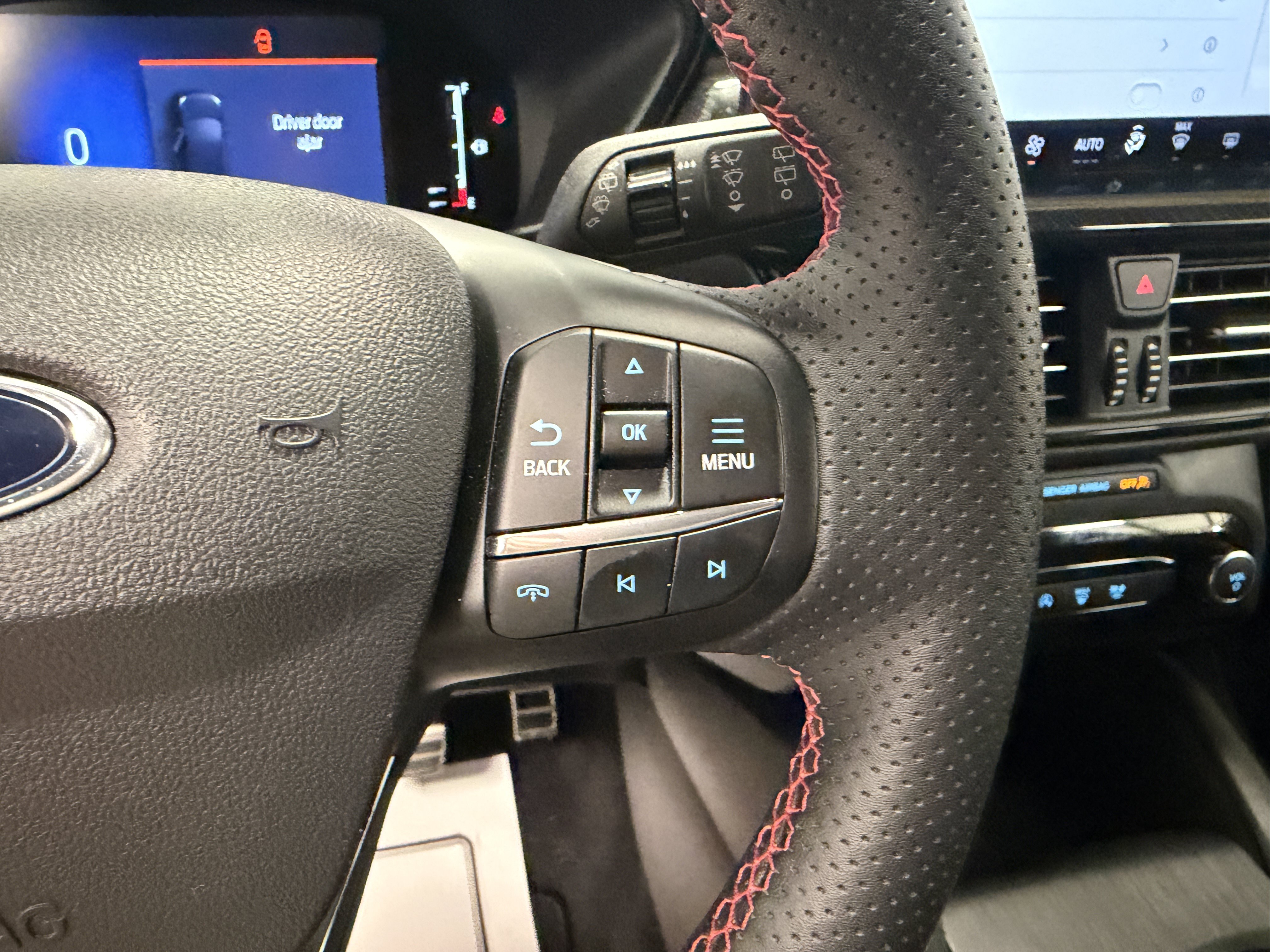 Used 2024 Ford Escape ST-Line w/ Tech Pack #1 AWD/4WD image 13