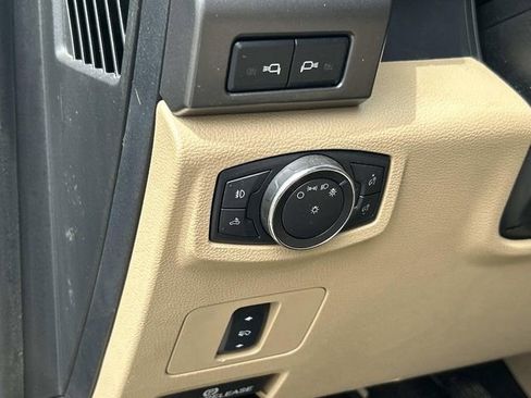 Used 2018 Ford F250 XLT w/ XLT Premium Package AWD/4WD image 31