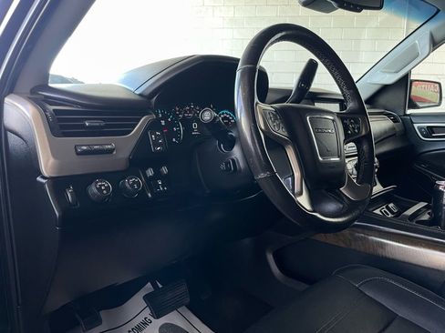 Used 2018 GMC Yukon Denali image 16