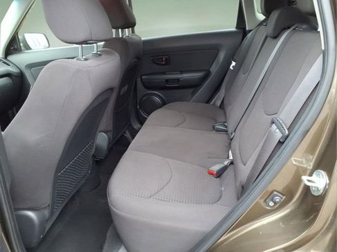 Used 2013 Kia Soul FWD image 12
