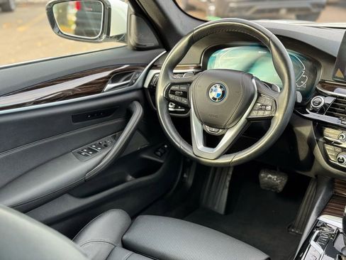 Used 2023 BMW 530e xDrive image 12