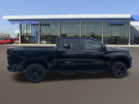 Used 2023 Chevrolet Silverado 1500 LT Trail Boss w/ LT Trail Boss Premium Package AWD/4WD image 5