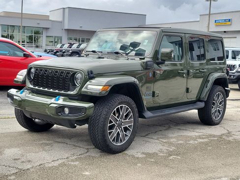 Used 2024 Jeep Wrangler High Altitude AWD/4WD image 2