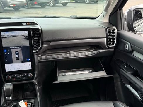 Used 2025 Ford Ranger Lariat w/ Black Appearance Package image 32