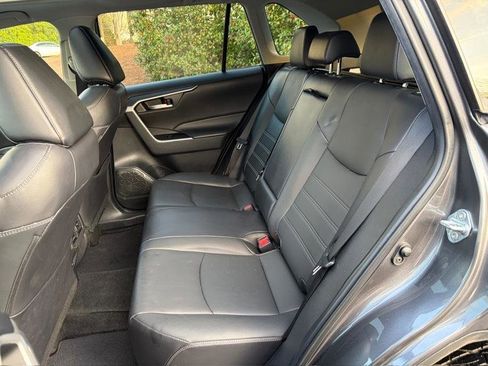 Used 2022 Toyota RAV4 XLE Premium image 33