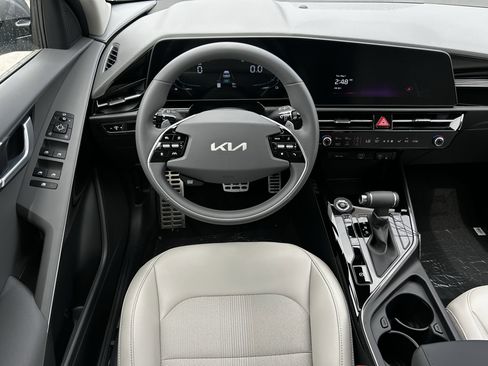 New 2025 Kia Niro EX Touring image 11