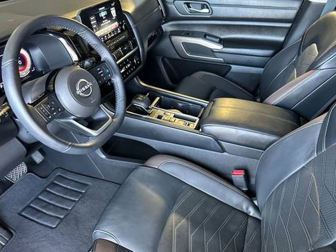 Used 2023 Nissan Pathfinder Platinum FWD image 9