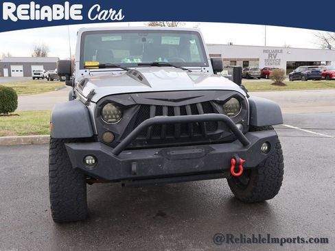 Used 2015 Jeep Wrangler Unlimited Rubicon w/ Connectivity Group image 5