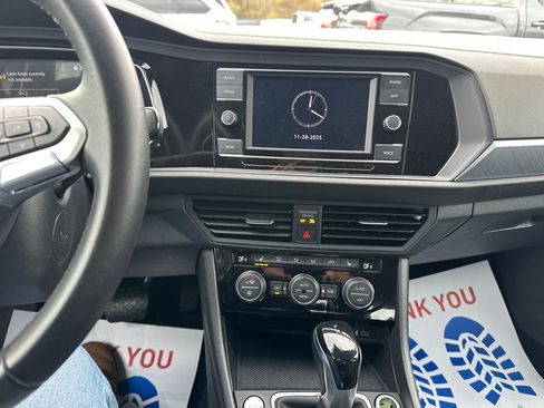 Used 2024 Volkswagen Jetta SE image 22