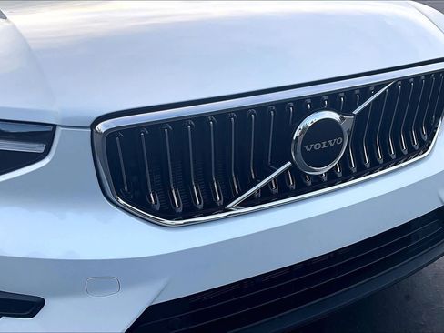 Used 2025 Volvo XC40 B5 Core w/ Protection Package Premier image 33