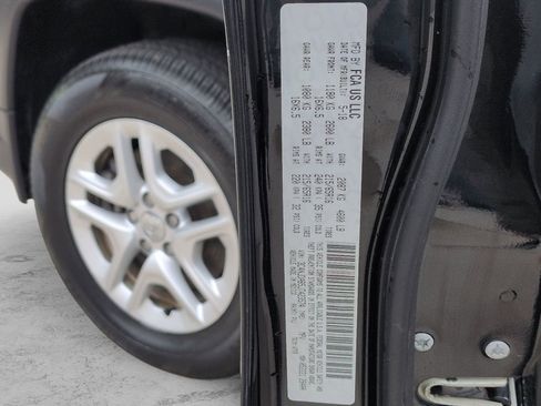 Used 2018 Jeep Compass Sport w/ Cold Weather Group image 39