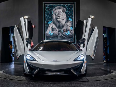 Used 2018 McLaren 570S Spider image 33