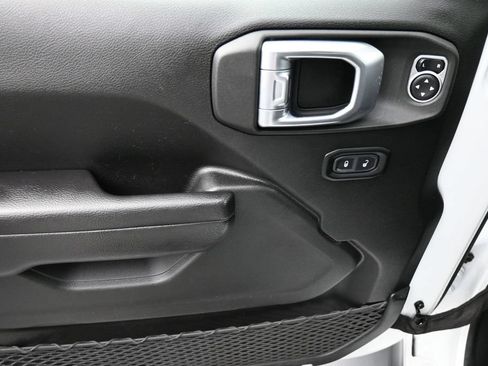 Used 2023 Jeep Wrangler Unlimited Rubicon w/ Cold Weather Group AWD/4WD image 4