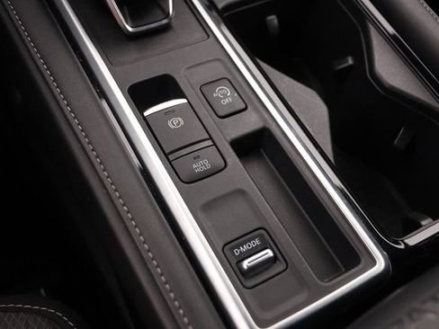 Certified 2025 Nissan Pathfinder SV FWD image 21