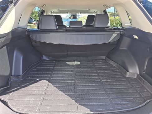 Used 2022 Toyota RAV4 XLE Premium image 35