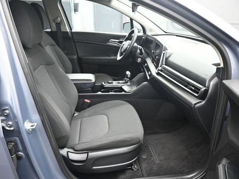 Used 2025 Kia Sportage LX FWD image 10