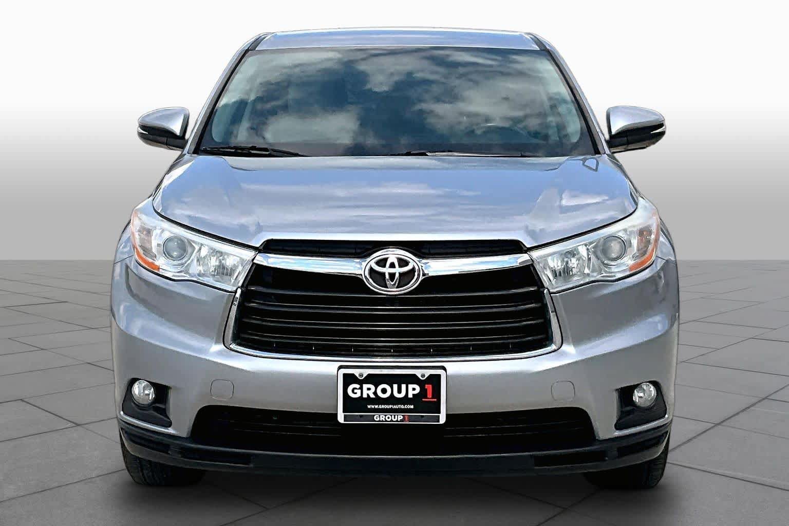 Used 2014 Toyota Highlander Plus AWD/4WD image 4