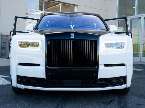 Used 2019 Rolls-Royce Phantom Sedan RWD image 3