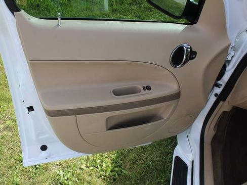 Used 2006 Chevrolet HHR LT FWD image 18