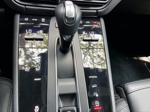 Used 2024 Porsche Macan AWD/4WD image 24
