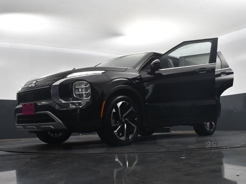 Used 2024 Mitsubishi Outlander SE image 26