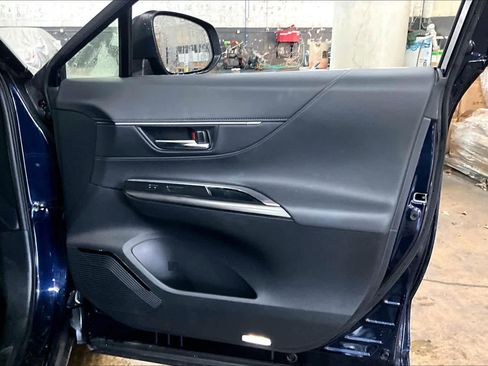 Used 2021 Toyota Venza XLE image 25