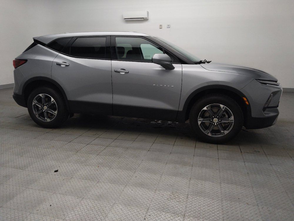 Used 2025 Chevrolet Blazer LT FWD image 11
