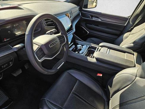 Used 2024 Jeep Wagoneer Series II w/ Flexible Seating Group image 10