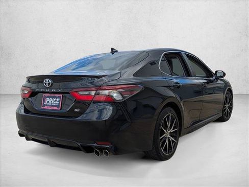 Used 2022 Toyota Camry SE image 5