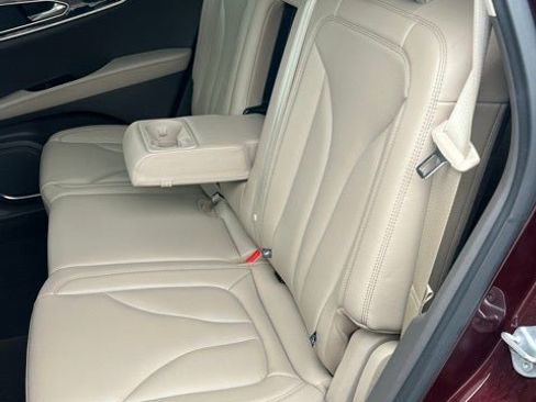 Used 2022 Lincoln Nautilus FWD w/ Premium Package image 14