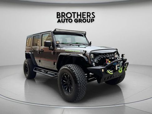 Used 2016 Jeep Wrangler Unlimited Rubicon w/ Connectivity Group AWD/4WD image 4