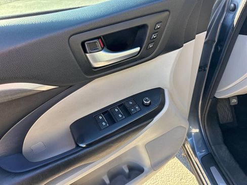 Used 2017 Toyota Highlander Limited AWD/4WD image 12