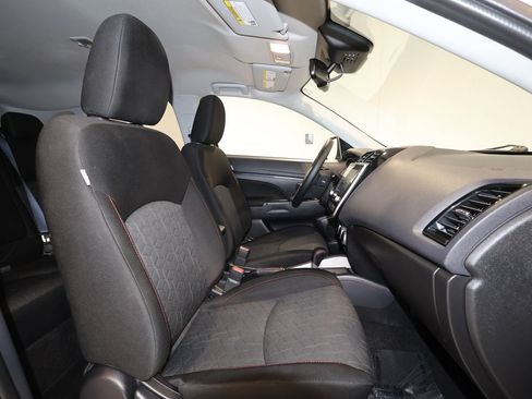 Used 2025 Mitsubishi Outlander Sport LE AWD/4WD image 25