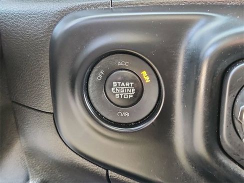 Used 2021 Jeep Gladiator Overland image 14