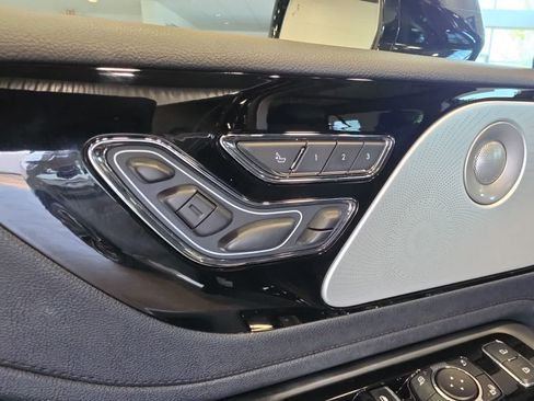 Used 2025 Lincoln Aviator Reserve w/ Equipment Group 201A AWD/4WD image 21